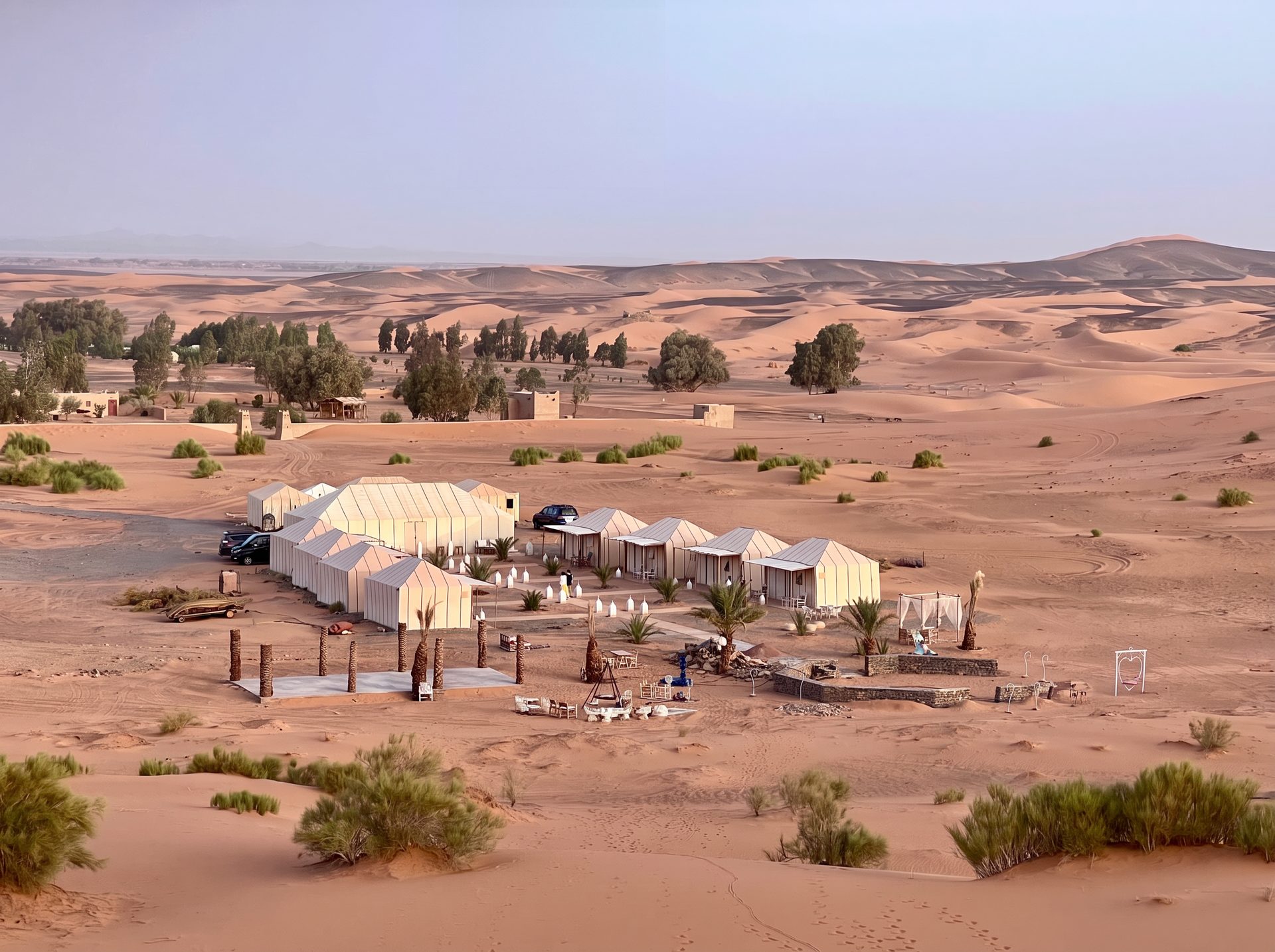 Campamento de haimas entre las dunas de Erg Chebbi