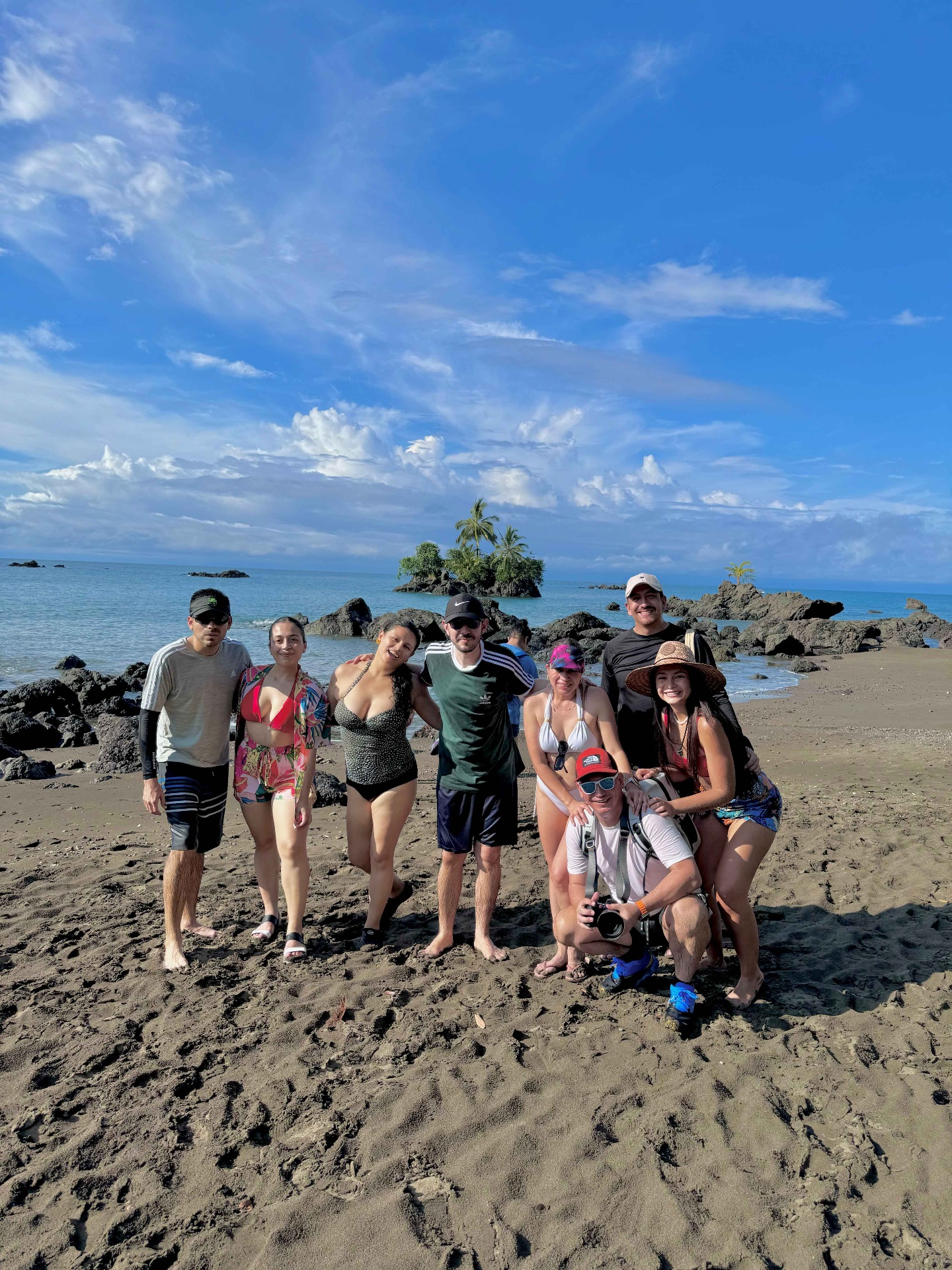 Grupo Weppa en una playa del Parque Nacional Utría
