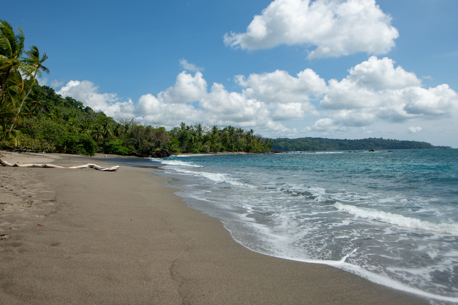 Costa selvática del Pacífico colombiano en Nuquí