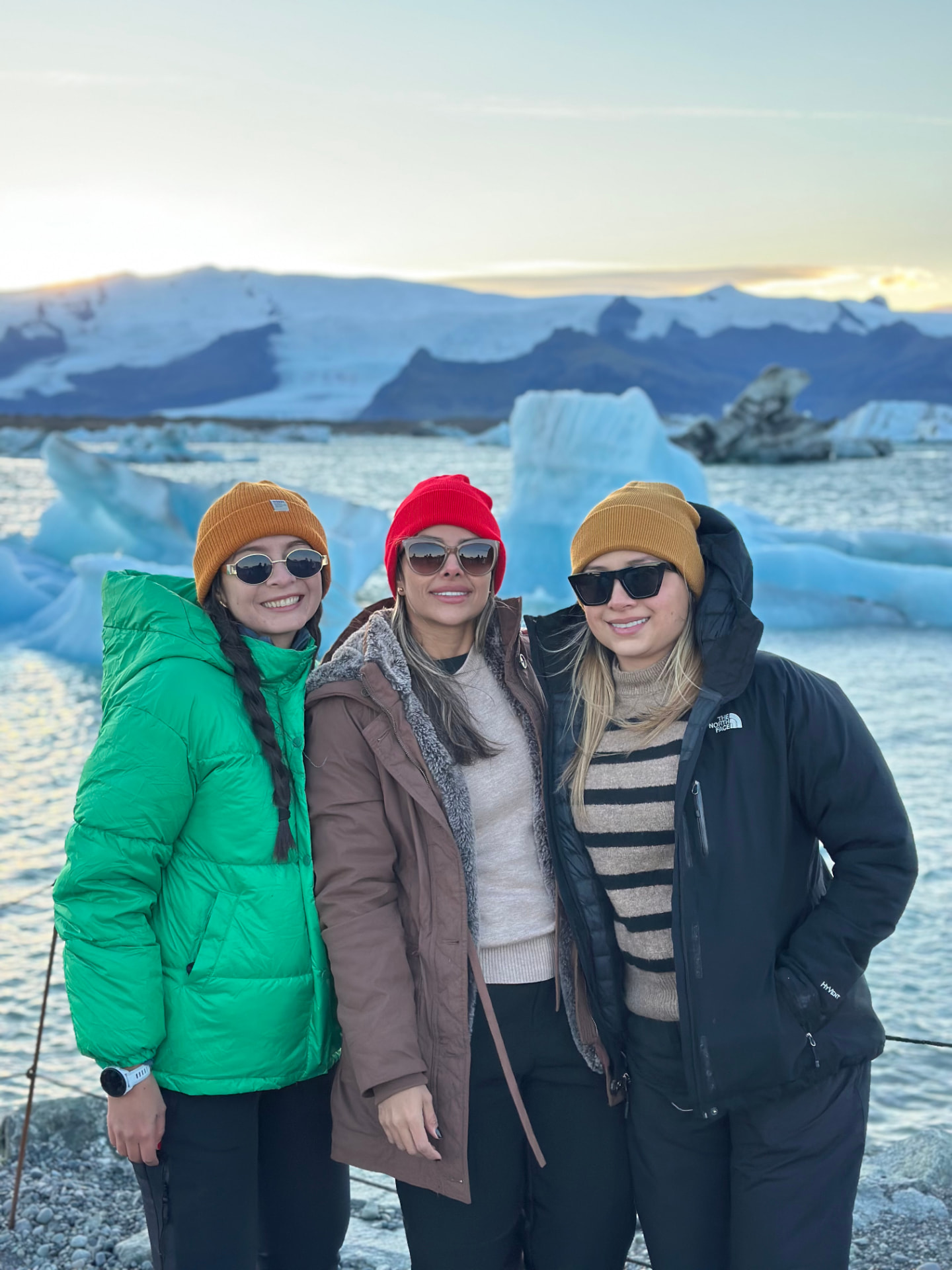 Grupo Weppa frente a la laguna glaciar Jökulsárlón