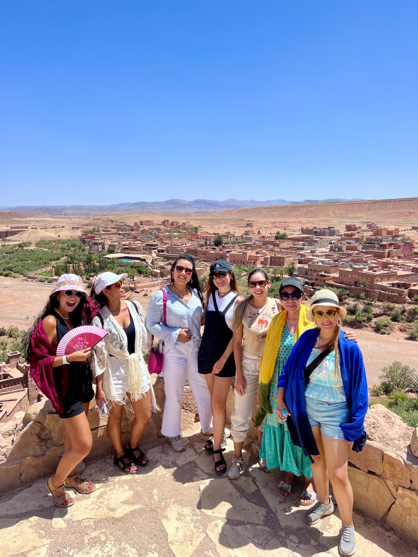 Grupo Weppa en el mirador de Aït Benhaddou, Marruecos